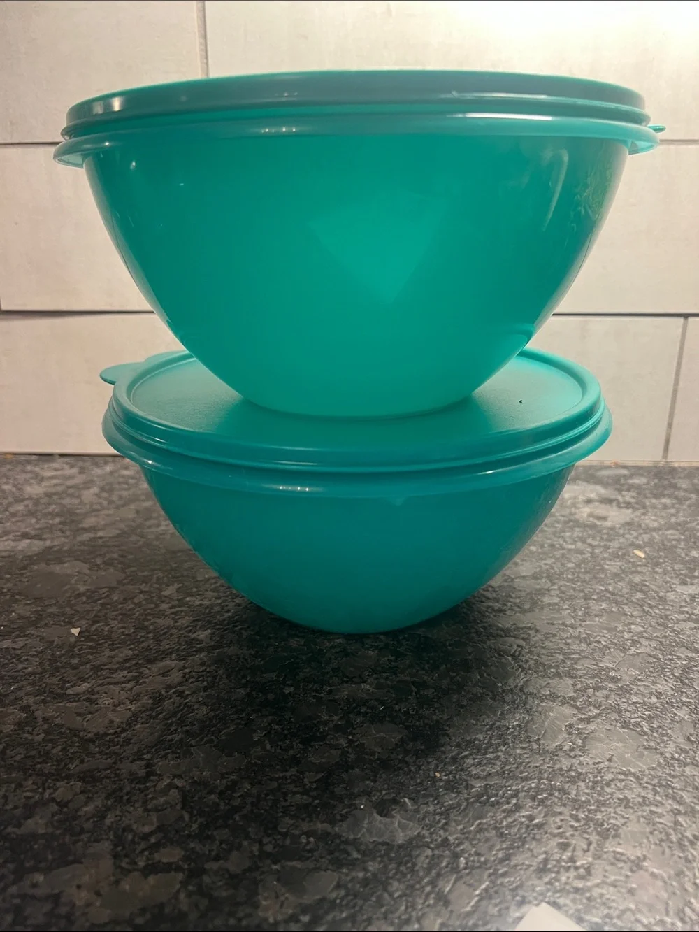Set of 2 Wonderlier Turquoise Plastic Mixing Bowls with Lids #236. 8 cup each